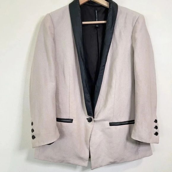 W118 WALTER BAKER | WOOL BLEND FAUX LEATHER TRIM SHAWL COLLAR BLAZER - Picture 4 of 15